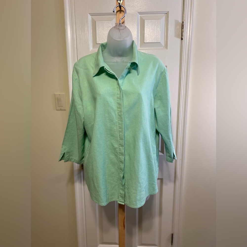 Sag Harbor - Woman’s light green LINEN button down shirt & 3/4 sleeves. …